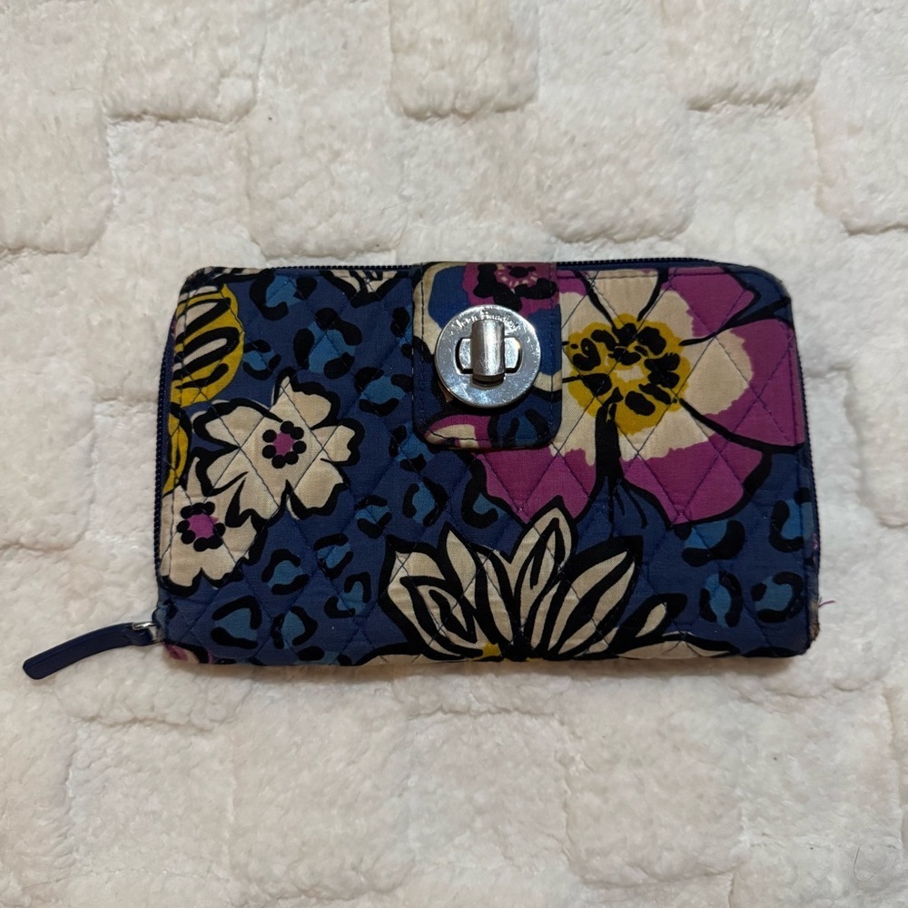 Vera Bradley African Violet Turn Lock Quilted Wallet Retired Pattern 7.5” x 4.5”